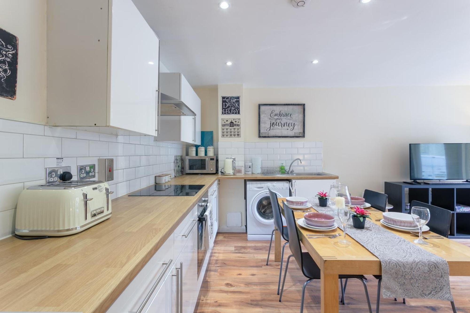 Stylish And Homely 4 Bedroom Home In East London Exterior photo
